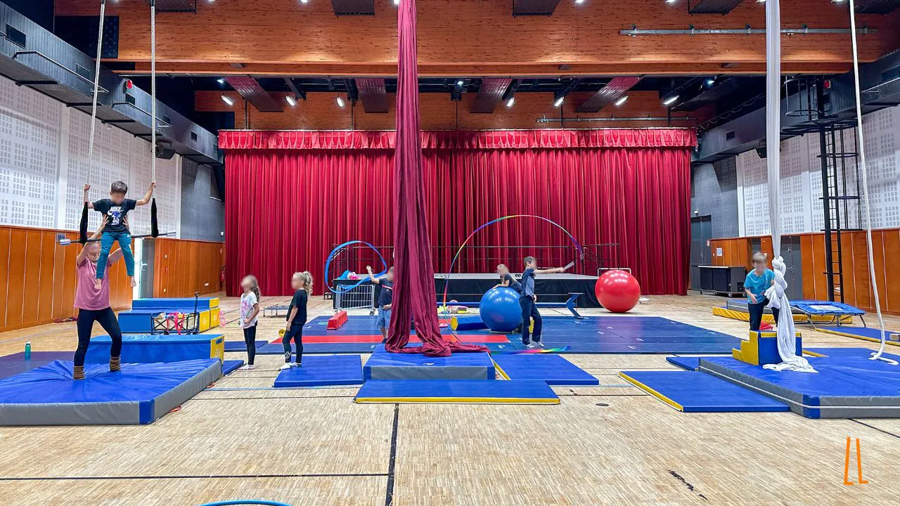 Photo prise lors d'un Cours de Cirque lié aux ateliers du Mercredi.